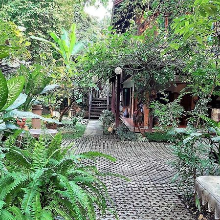 Santitham Guest House Chiang Mai Bagian luar foto