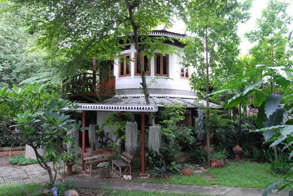 Santitham Guest House Chiang Mai Bagian luar foto