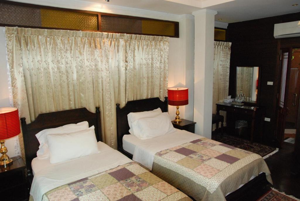 Santitham Guest House Chiang Mai Bagian luar foto