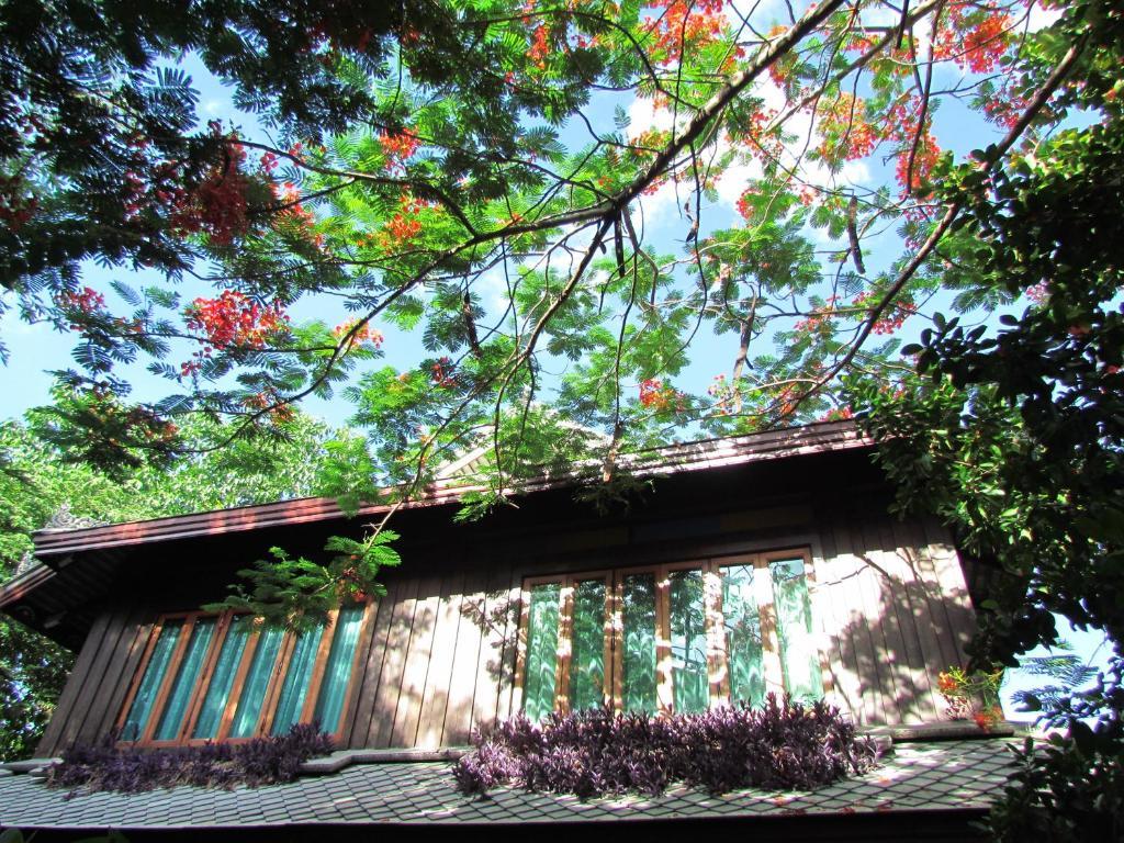 Santitham Guest House Chiang Mai Bagian luar foto