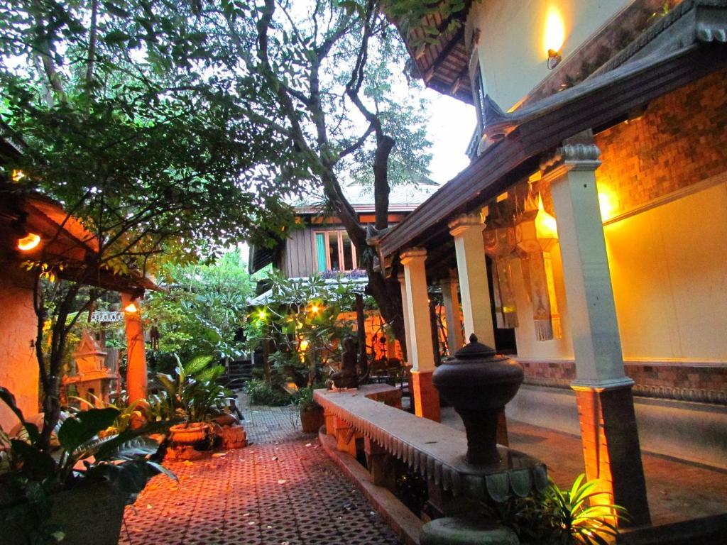 Santitham Guest House Chiang Mai Bagian luar foto