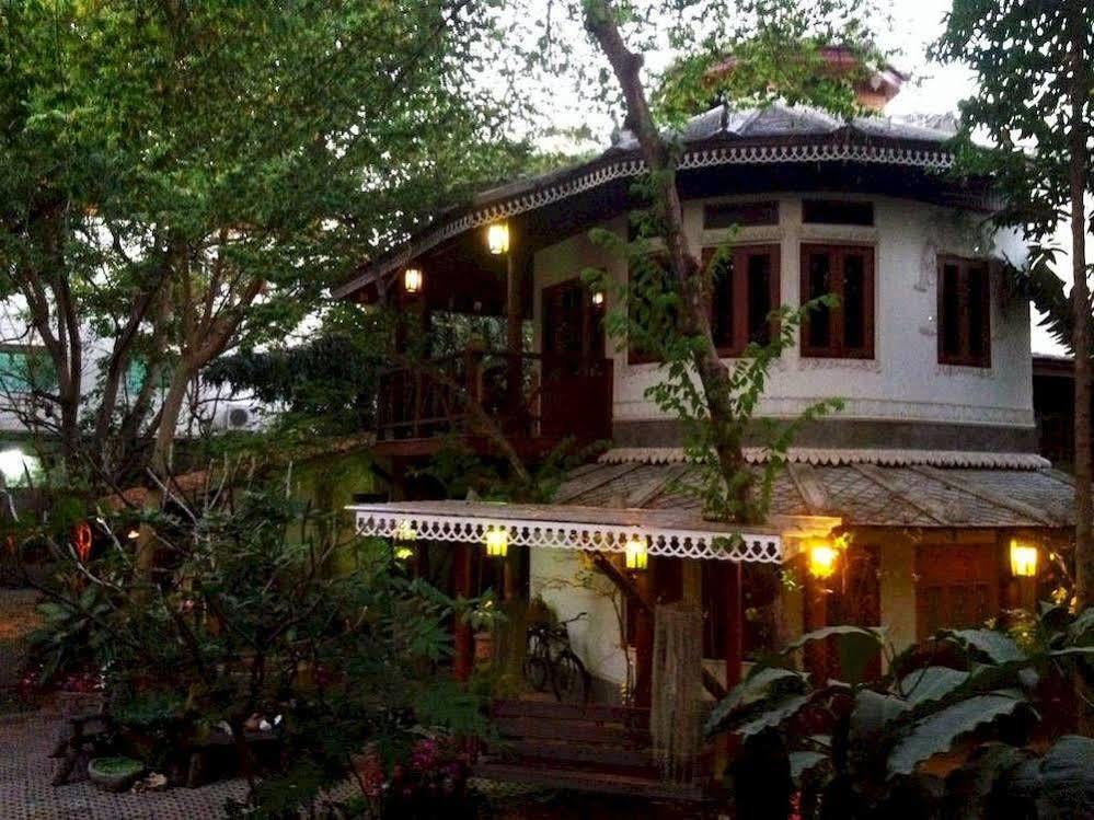 Santitham Guest House Chiang Mai Bagian luar foto