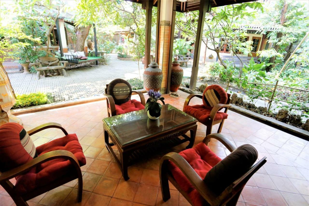 Santitham Guest House Chiang Mai Bagian luar foto