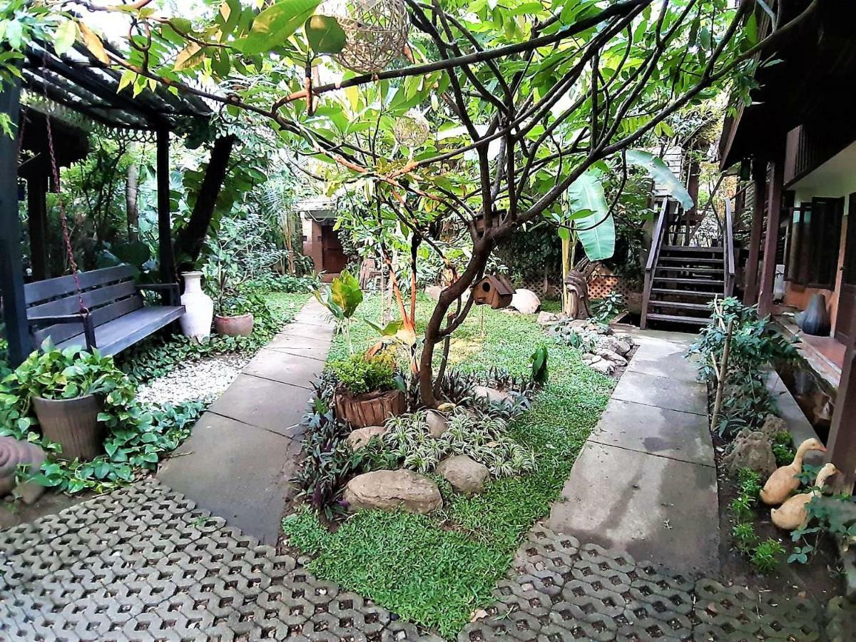 Santitham Guest House Chiang Mai Bagian luar foto